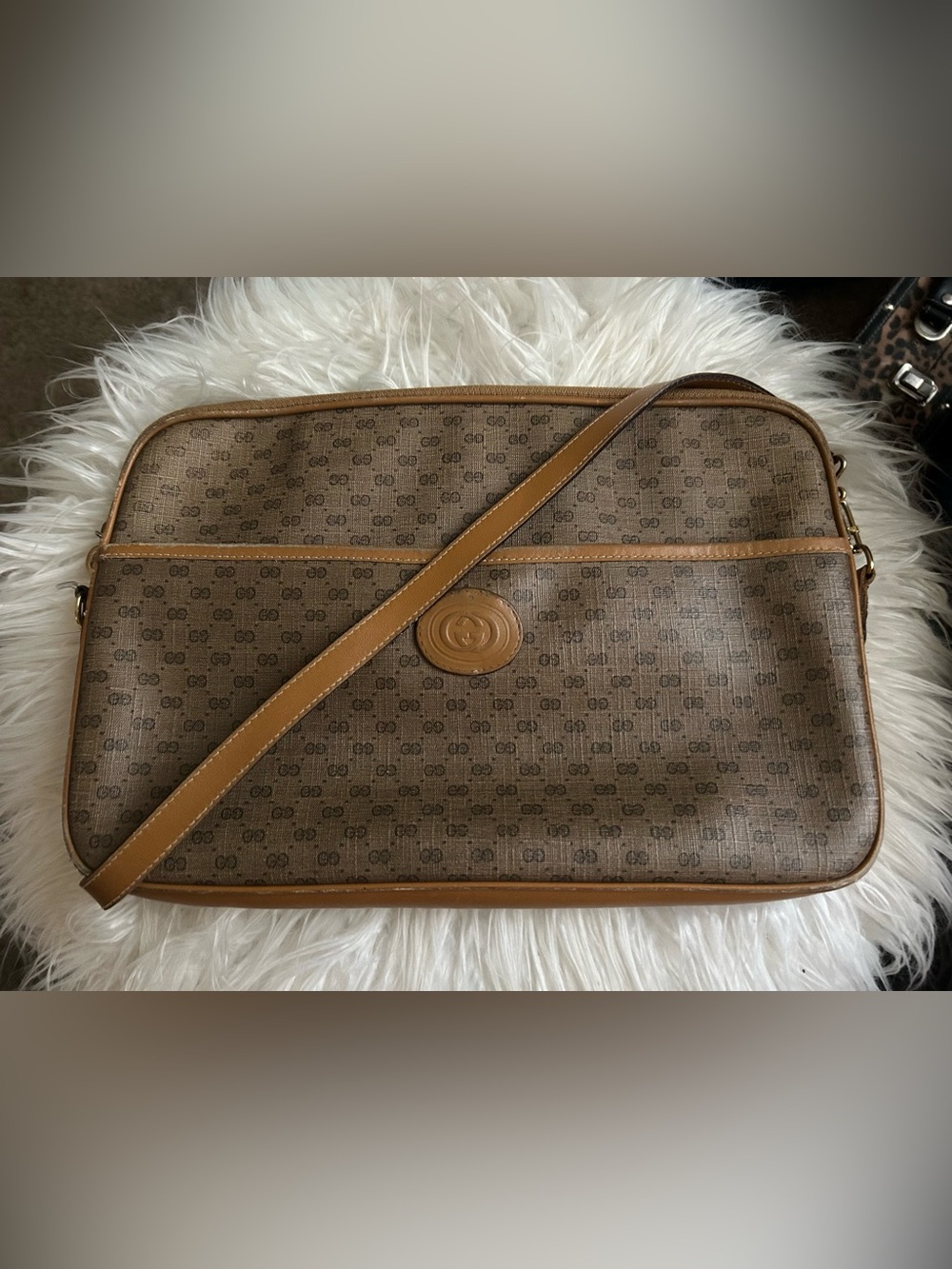 Gucci Vintage Crossbody bag. HAS CORNER WEAR